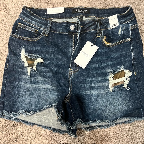 Judy Blue Plus Size V-Front Vintage Wash Shorts
